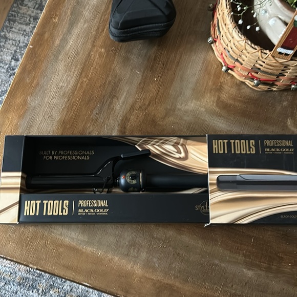 NEW Hot Tools Professional Black Gold 1 1/4” Curling Iron - Picture 2 of 3